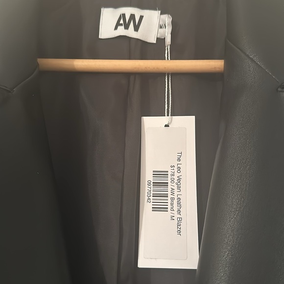 NWT Ani & Wren The Leo Vegan Leather Blazer - Picture 4 of 6